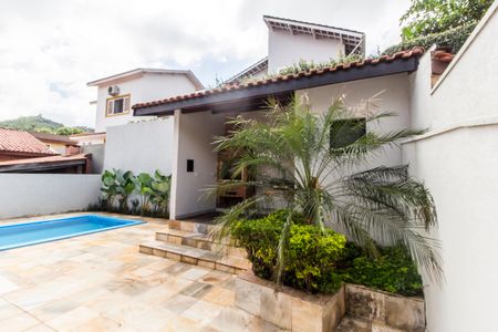 Casa de condomínio à venda com 360m², 5 quartos e 6 vagas Casa de condomínio à venda com 360m², 5 quartos e 6 vagasÁrea comum