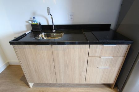 Cozinha de kitnet/studio para alugar com 1 quarto, 28m² em Indianópolis, São Paulo