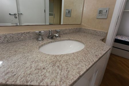 Apartamento para alugar com 147m², 3 quartos e 2 vagas Apartamento para alugar com 147m², 3 quartos e 2 vagasBanheiro