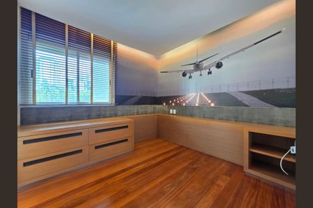 Apartamento à venda com 213m², 4 quartos e 4 vagasQuarto Suíte Júnior 