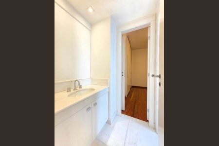 Apartamento à venda com 213m², 4 quartos e 4 vagasSemi Suíte 