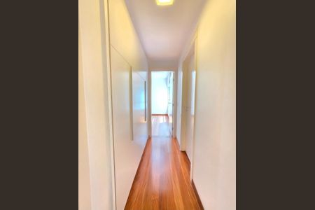 Apartamento à venda com 213m², 4 quartos e 4 vagasCorredor e Roupeiro 