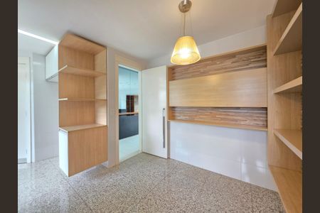 Apartamento à venda com 213m², 4 quartos e 4 vagasCozinha 