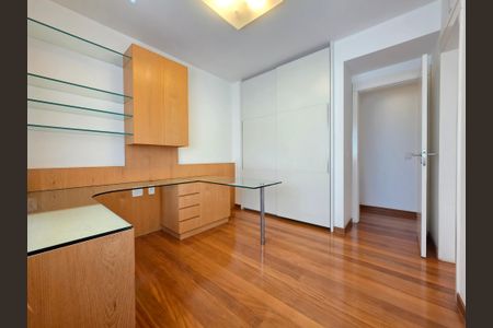 Apartamento à venda com 213m², 4 quartos e 4 vagasQuarto semi Suíte 3