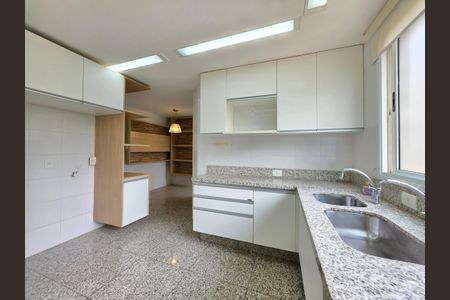 Apartamento à venda com 213m², 4 quartos e 4 vagasCozinha 