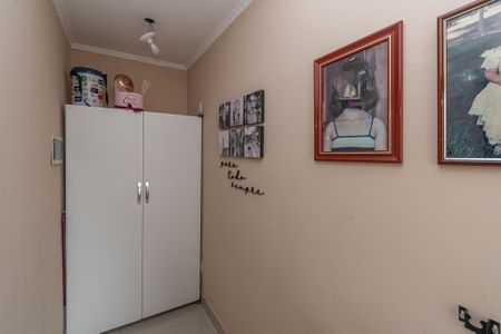 Casa para alugar com 180m², 2 quartos e 2 vagasEscritório 