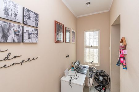 Casa para alugar com 180m², 2 quartos e 2 vagasEscritório 