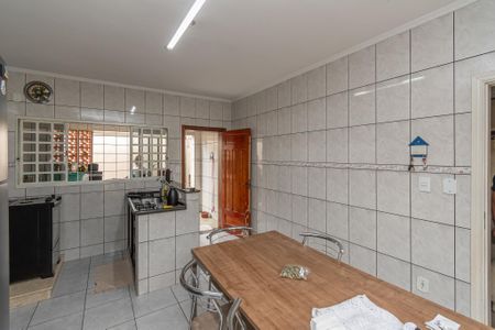 Casa para alugar com 180m², 2 quartos e 2 vagasCozinha 