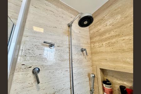 Apartamento à venda com 246m², 3 quartos e 5 vagasBanheiro 2 da Suíte 1