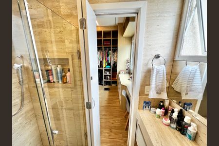 Apartamento à venda com 246m², 3 quartos e 5 vagasBanheiro 2 da Suíte 1