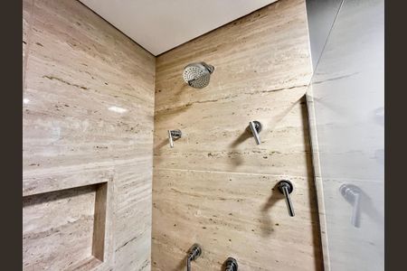 Apartamento à venda com 246m², 3 quartos e 5 vagasBanheiro da Suíte 2