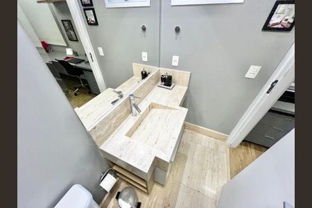 Apartamento à venda com 246m², 3 quartos e 5 vagasBanheiro da Suíte 2
