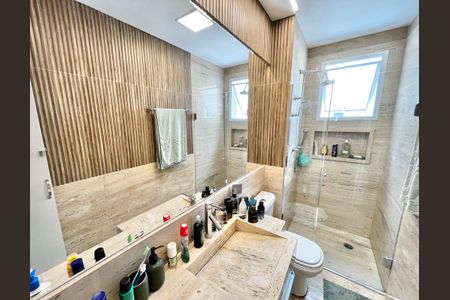 Apartamento à venda com 246m², 3 quartos e 5 vagasBanheiro da Suíte 1