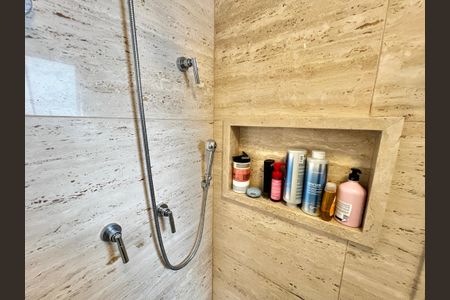 Apartamento à venda com 246m², 3 quartos e 5 vagasBanheiro 2 da Suíte 1