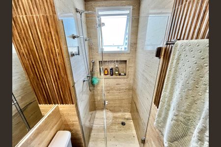 Apartamento à venda com 246m², 3 quartos e 5 vagasBanheiro da Suíte 1