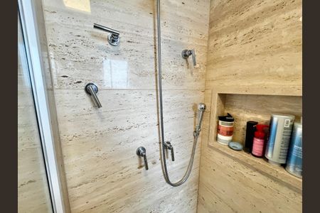 Apartamento à venda com 246m², 3 quartos e 5 vagasBanheiro 2 da Suíte 1