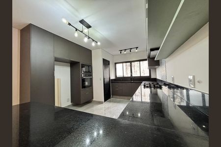 Casa de condomínio para alugar com 400m², 4 quartos e 8 vagas