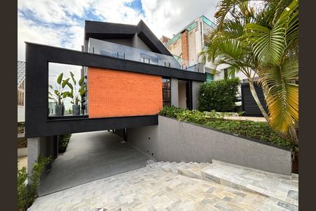 Casa de condomínio para alugar com 400m², 4 quartos e 8 vagas