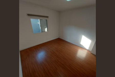 Quarto de casa para alugar com 3 quartos, 250m² em Parque Fernanda, Embu das Artes