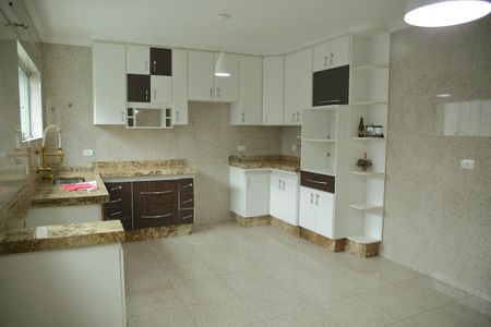 Casa à venda com 160m², 3 quartos e 2 vagasCozinha 