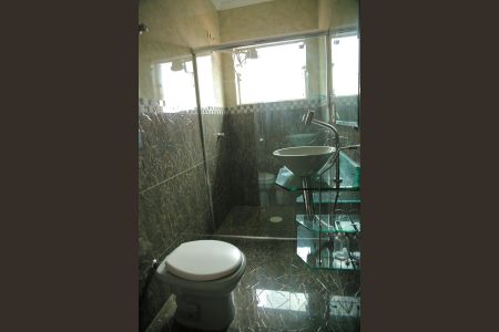 Casa à venda com 160m², 3 quartos e 2 vagasSuíte - Banheiro 