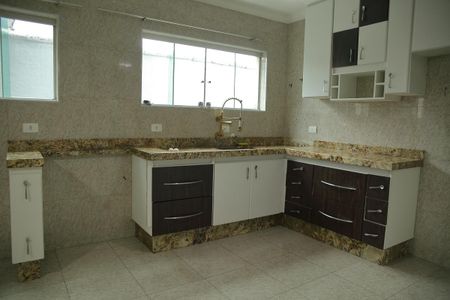 Casa à venda com 160m², 3 quartos e 2 vagasCozinha 