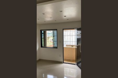 Sala de casa para alugar com 1 quarto, 125m² em Paraíso, São Gonçalo