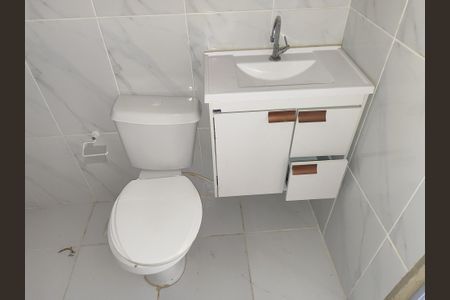 Banheiro de casa para alugar com 2 quartos, 60m² em Jacarepaguá, Rio de Janeiro