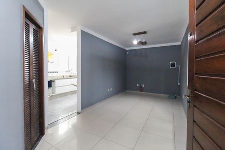 Sala de casa para alugar com 4 quartos, 76m² em Itaquera, São Paulo