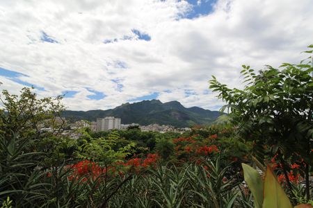 Apartamento à venda com 80m², 2 quartos e 1 vagaÁrea comum - Vista