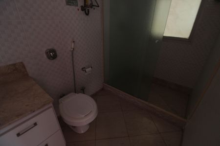 Apartamento à venda com 80m², 2 quartos e 1 vagaBanheiro da suíte