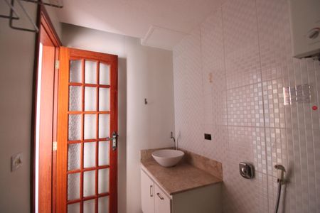Apartamento à venda com 80m², 2 quartos e 1 vagaBanheiro da suíte