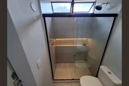 Banheiro  de kitnet/studio para alugar com 1 quarto, 40m² em Botafogo, Rio de Janeiro