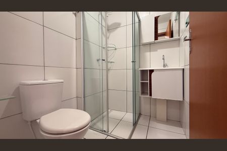 Banheiro de apartamento para alugar com 2 quartos, 32m² em Qs 425, Brasília