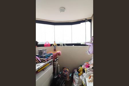 Apartamento à venda com 101m², 3 quartos e 2 vagasQuarto 2 Sacada 