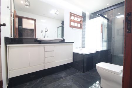 Casa para alugar com 193m², 3 quartos e 5 vagasBanheiro da suíte