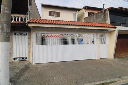 Casa para alugar com 193m², 3 quartos e 5 vagasFachada