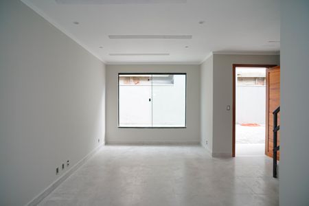 Sala de casa de condomínio para alugar com 2 quartos, 95m² em Itaipuaçu, Maricá