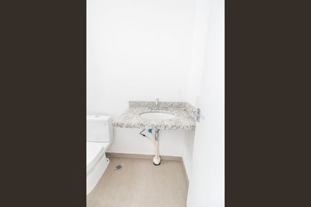 Casa de condomínio à venda com 214m², 4 quartos e 2 vagas Casa de condomínio à venda com 214m², 4 quartos e 2 vagasBanheiro da Suíte