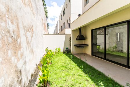Casa de condomínio à venda com 214m², 4 quartos e 2 vagas Casa de condomínio à venda com 214m², 4 quartos e 2 vagasQuintal