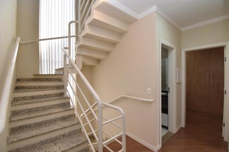 Casa de condomínio para alugar com 148m², 3 quartos e 2 vagasCorredor/Escadas