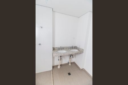 Casa de condomínio à venda com 214m², 4 quartos e 3 vagas Casa de condomínio à venda com 214m², 4 quartos e 3 vagasBanheiro da Suíte