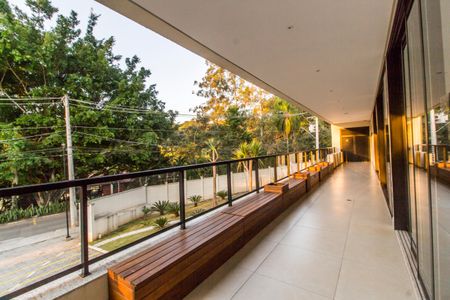 Casa de condomínio à venda com 214m², 4 quartos e 3 vagas Casa de condomínio à venda com 214m², 4 quartos e 3 vagasVaranda