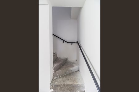 Casa de condomínio à venda com 214m², 4 quartos e 3 vagas Casa de condomínio à venda com 214m², 4 quartos e 3 vagasEscada