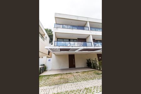 Casa de condomínio à venda com 214m², 4 quartos e 3 vagas Casa de condomínio à venda com 214m², 4 quartos e 3 vagasGaragem
