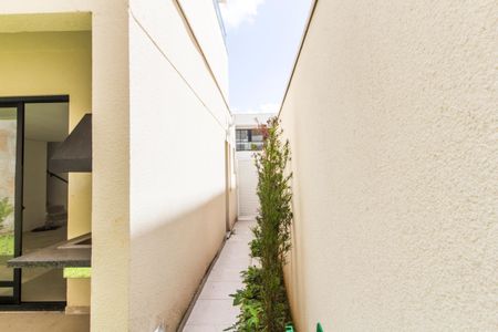 Casa de condomínio à venda com 214m², 4 quartos e 3 vagas Casa de condomínio à venda com 214m², 4 quartos e 3 vagasQuintal