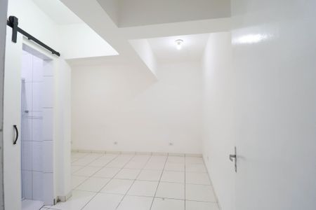 Casa para alugar com 1 quarto, 50m² em Vila Nova Galvão, São Paulo