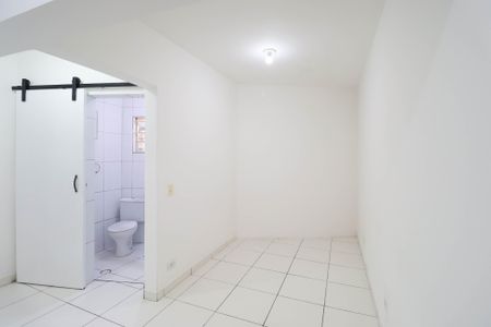 Casa para alugar com 1 quarto, 50m² em Vila Nova Galvão, São Paulo