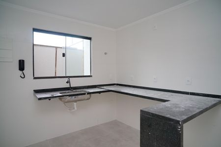 Cozinha de casa de condomínio para alugar com 2 quartos, 95m² em Itaipuaçu, Maricá