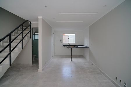 Sala de casa de condomínio para alugar com 2 quartos, 95m² em Itaipuaçu, Maricá